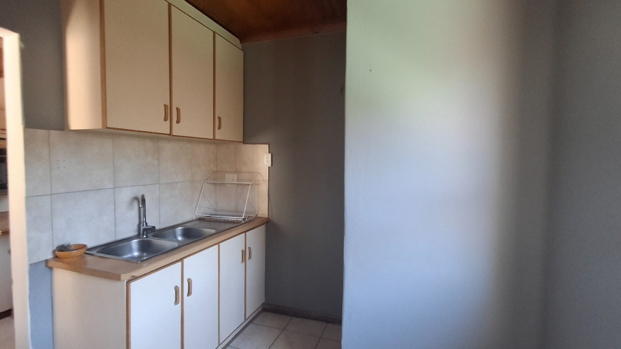 To Let 5 Bedroom Property for Rent in Humansdorp Eastern Cape